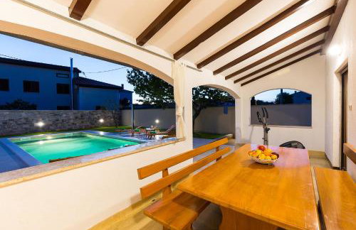 Kuća za odmor s bazenom Emma - Foto 35