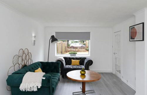 3BR Family House with Free Parking in West Lothian - Photo 15