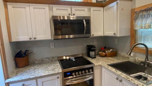 True Tiny Home & Community - 6 Mins To Downtown - Foto 4, stove