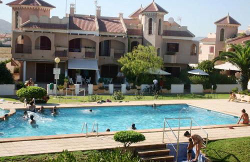 Precioso dúplex con piscina, en 1ª linea de playa - Foto 1