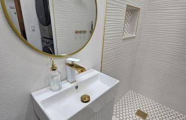 Comfy Tiny Home WP Large Private Deck Queen bed - Foto 20