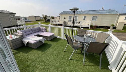 Seaview Caravan 2 Bedroom Sleeps 6 -WiFi -Smart Tv - Foto 3, Garden, sunbed, Garden view