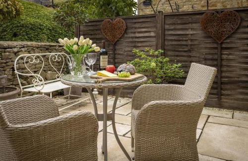 Corner Cottage - Photo 1