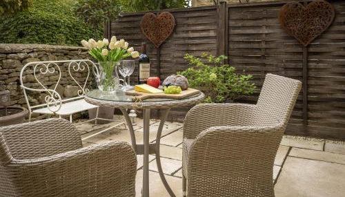 Corner Cottage - Photo 1