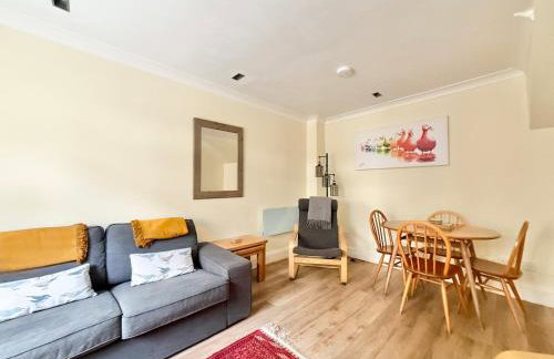 Sheplegh Court Charming Cottage and Pools within Stunning Grounds - Photo 2