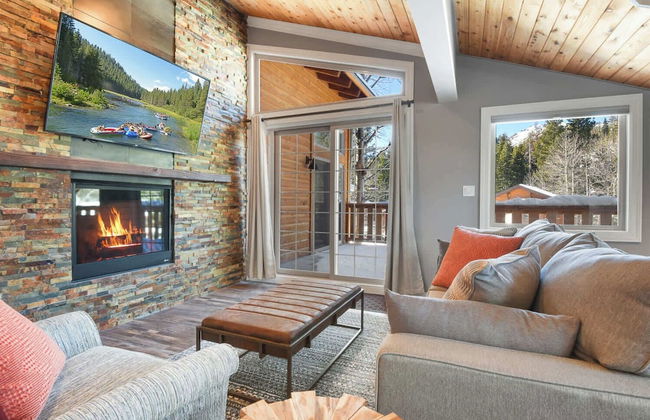Alpine Chalet Nature Lovers Rejoice! Chic 4 BDR - Photo 17