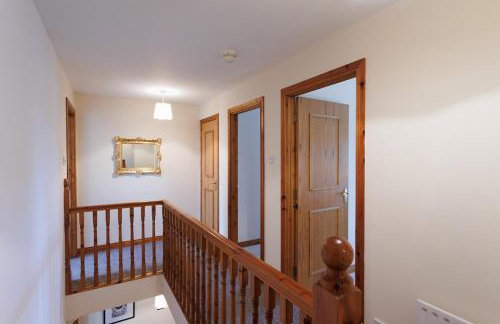 Saintfield Centre - Sleeps 8 - Garage & patio - Foto 19