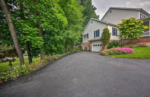 Charming Apartment with Yard and Beautiful Gardens! - Foto 32