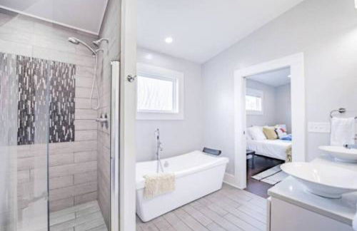 Luxury w/SoakTub* King with 3BR - Foto 2