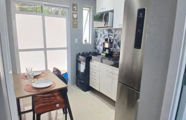 Casa c AR - condomínio prox ParkShopping Cpo Grande a 30 minutos do Recreio, c 2 TVs Smart de 50 e 43 polegadas-varanda privativa- cozinha completa e séries liberadas - CS4 - Photo 3