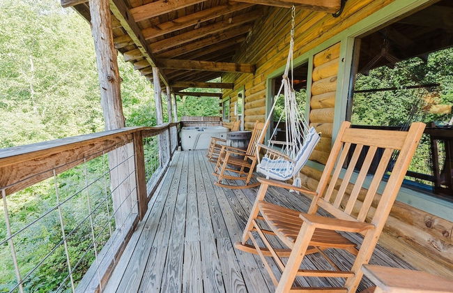 J Willy's Refuge 2 Bedroom Cabin by RedAwning - Photo 35