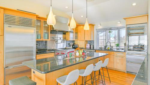 Bayfront Home in Patchogue w/ Deck & Fishing Dock - Foto 2