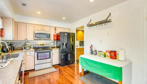 Close to Hospital and Dulles Herndon Townhome - Foto 2