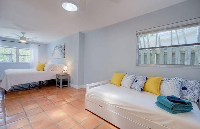 Steps to Beach Heated Pool - Foto 14