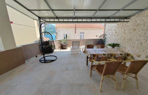 Apartments Turan Centrally Located with Free Parking - Photo 11