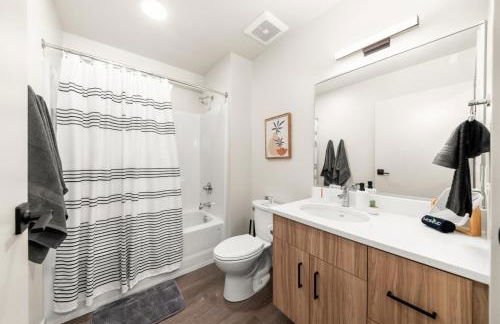 2BR in Downtown with Parking - Foto 6
