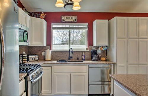 Cozy Getaway with Yard and Patio 4 Mi to Hayden Lake! - Foto 5