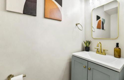 Heritage Haus - Luxe 2BR w Deck, Pets OK, Wi-fi, Near Marietta Sq - Foto 31