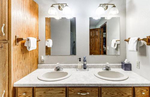 Hot Tub and 2 Recreation Rooms Spacious Onamia Home - Foto 18