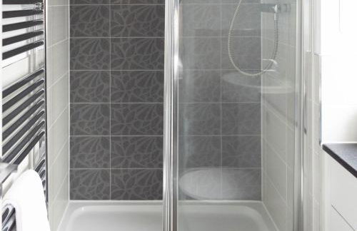 Lovely, comfortable 2-bed Braehead - free parking - Pass the Keys - Foto 41