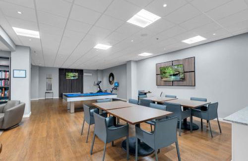 Stylish 1BR Near BOKCntr-Gym,Lounge,Balcony,Pet OK - Foto 49