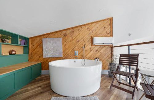 The Evergreen Treehouse with Winter Views - Foto 29