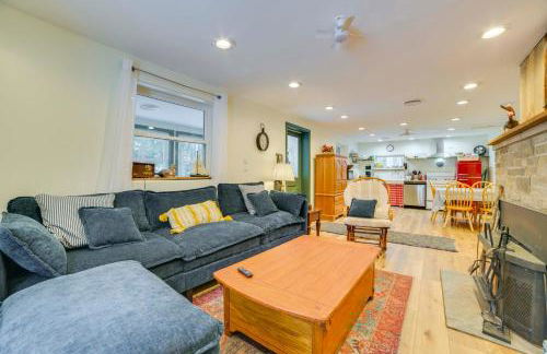 Pet Friendly Home - Walk to Mullet Lake! - Photo 1