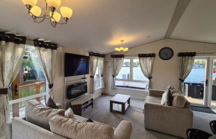 Tattershall Lakeside Lodge Indulgent wheelchair accessible 8 berth with Hot Tub - Foto 15