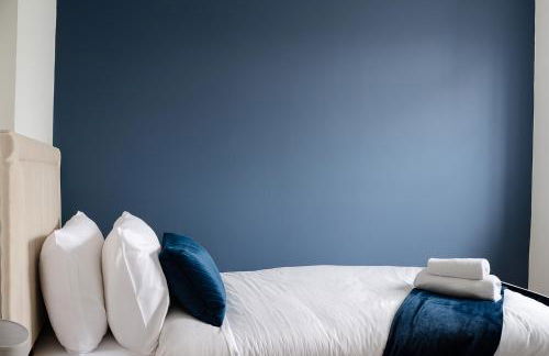 Modern 2 Bedroom House with Parking - Photo 44