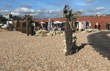 Unique seafront 2 bedroom 2 bathroom apartment - Foto 41