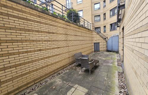 Luxury 3-Bed Apartment with Private Garden En-Suites & Underground Parking Prime NW6 London Location - Foto 29