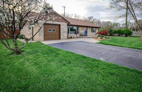 Cheerful & cozy farmhouse 2 bedroom home - Foto 25