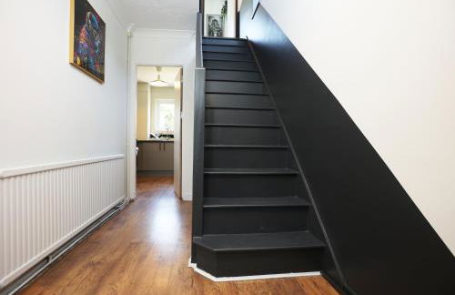 Homely ! Perfect for Contractors and Guests with Private off street parking - Foto 8