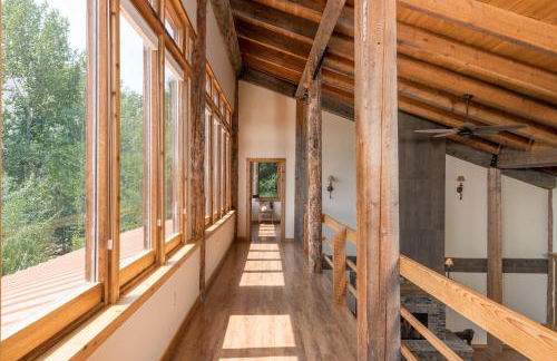 Bear Lodge with private Pool, Hottub, and Sauna! - Photo 29