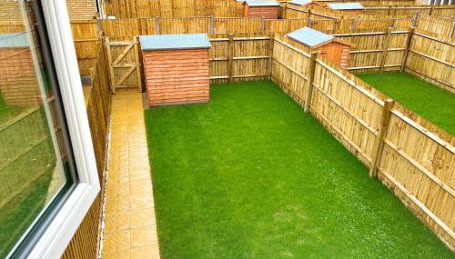 Modern 4 Bed - 2.5 Bathroom Home - Foto 3, Garden