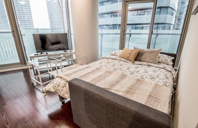 AOC Suites 2 Bedroom Condo, City CN Tower View - Foto 21