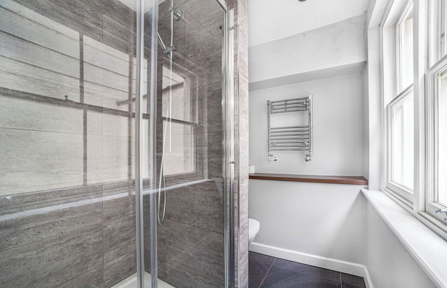 Prime Location Central London - Photo 25