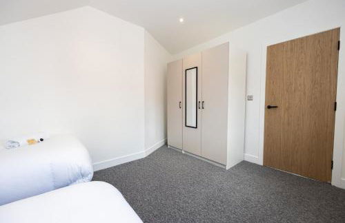 Stanway Apartments- Free Parking & Close To Tram Stop - Photo 36