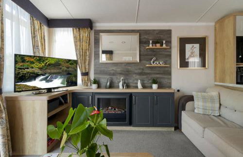 Lake View Escape - Fishing Lakes, Heated Outdoor Swimming Pool 500yrds on Sister Park , Pool Open April to September - Foto 7