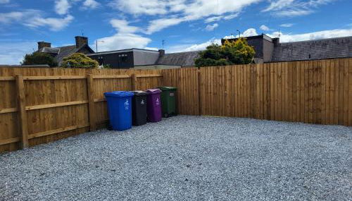 Central 2-bedroom bunglow with double sofa bed - Foto 2