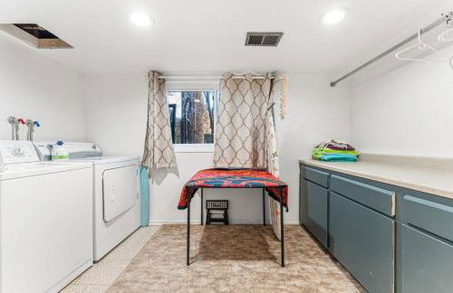 Spacious and Comfy Close to Everything Backyard - Foto 38