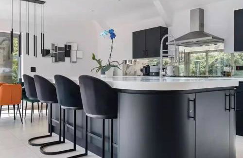 Country Manor Pool & Spa Games Room Cinema - Photo 3