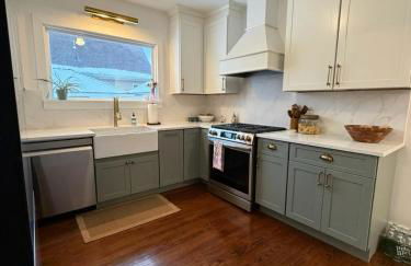 The Grand Colonial Retreat Spacious 5BR Home near MetLife Stadium - Foto 1