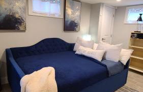 Beautiful Basement Suite & Outdoor Oasis - Photo 2