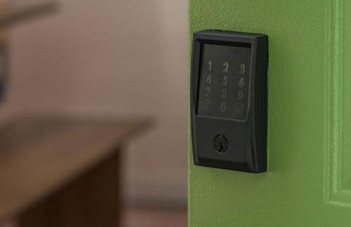 NEW Modern, Luxury Home with Hot Tub, Gym, Sauna, and 12 Minutes to Denver - Foto 55