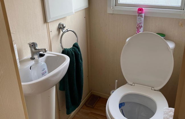 Cozy Camber Caravan 3 Bedroom Retreat With Decking - Foto 10