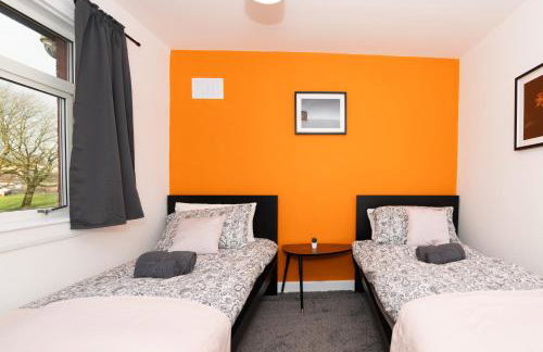 4Bed-House-2Bath-Free Parking-by Holiday Homes - Foto 13