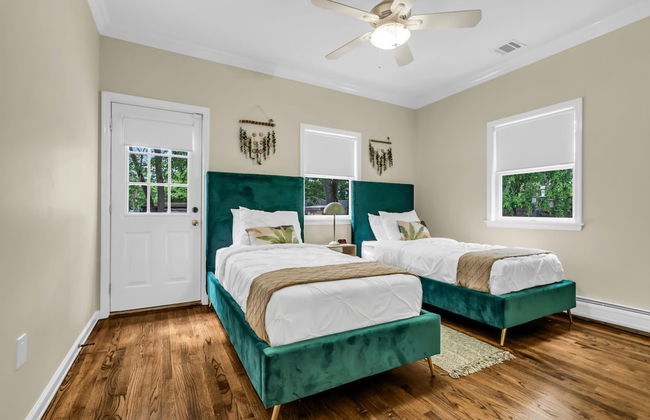 Family Retreat With Autumn Views and Fireplace - Photo 7