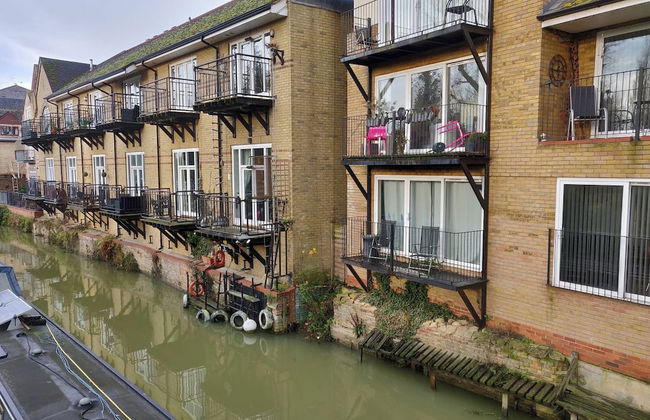 Waterfront Apartment In The Heart Of St Neots - Photo 1