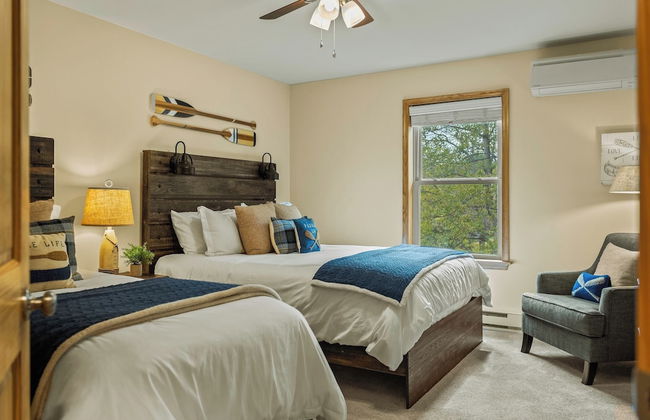 Pocono Paradise by Avantstay Lakeside Retreat, Hot Tub, Game Room, Near Beach - Foto 21